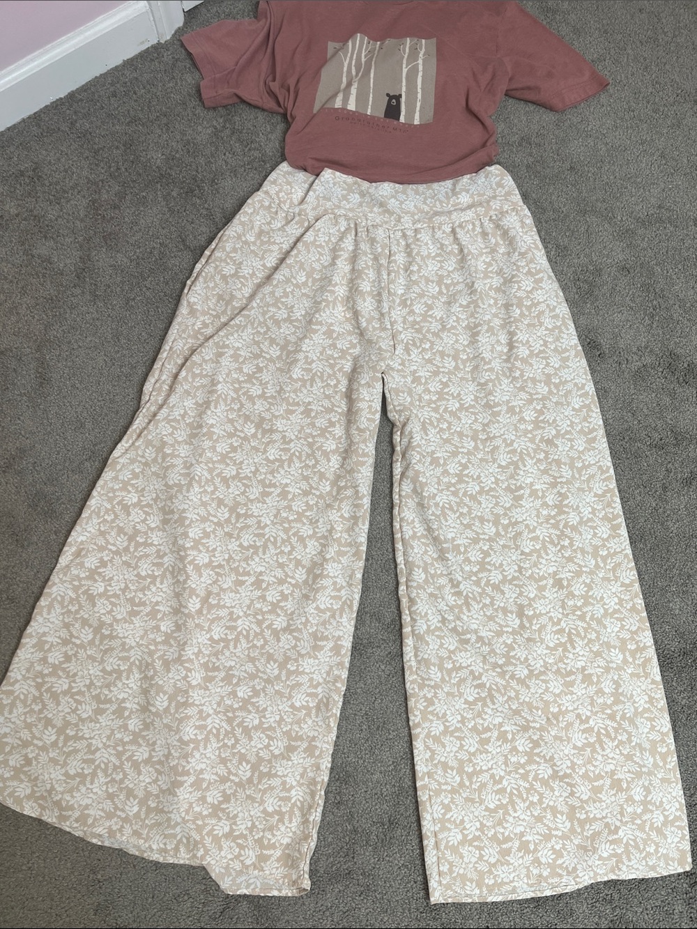 Three Bird Nest NWT Floral Wide Leg Pants Pull On Pockets White Tan Size Medium